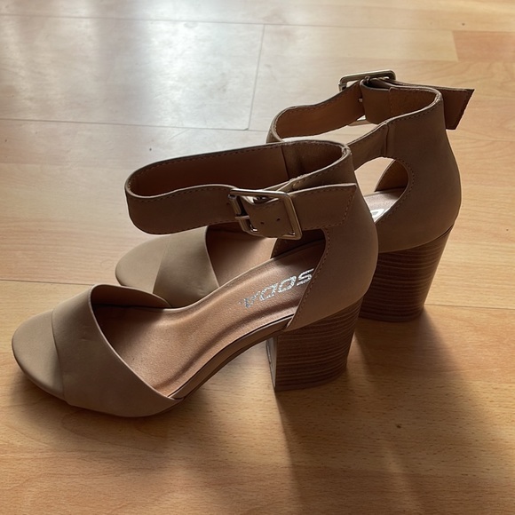 Never worn block heels - Picture 2 of 4
